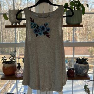 American Eagle soft and sexy grey tank with flower stitching